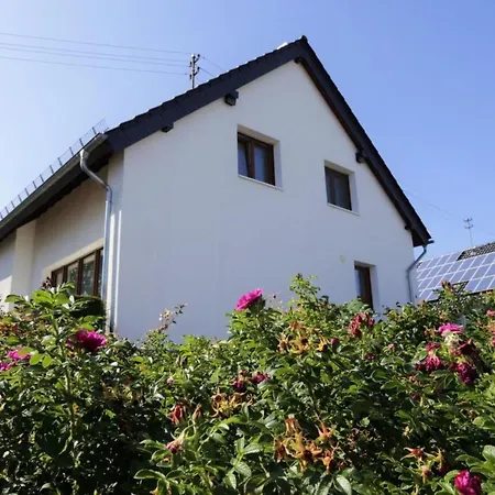 Tolles In Mit Terrasse- Grill Und Garten By Interhome דירה